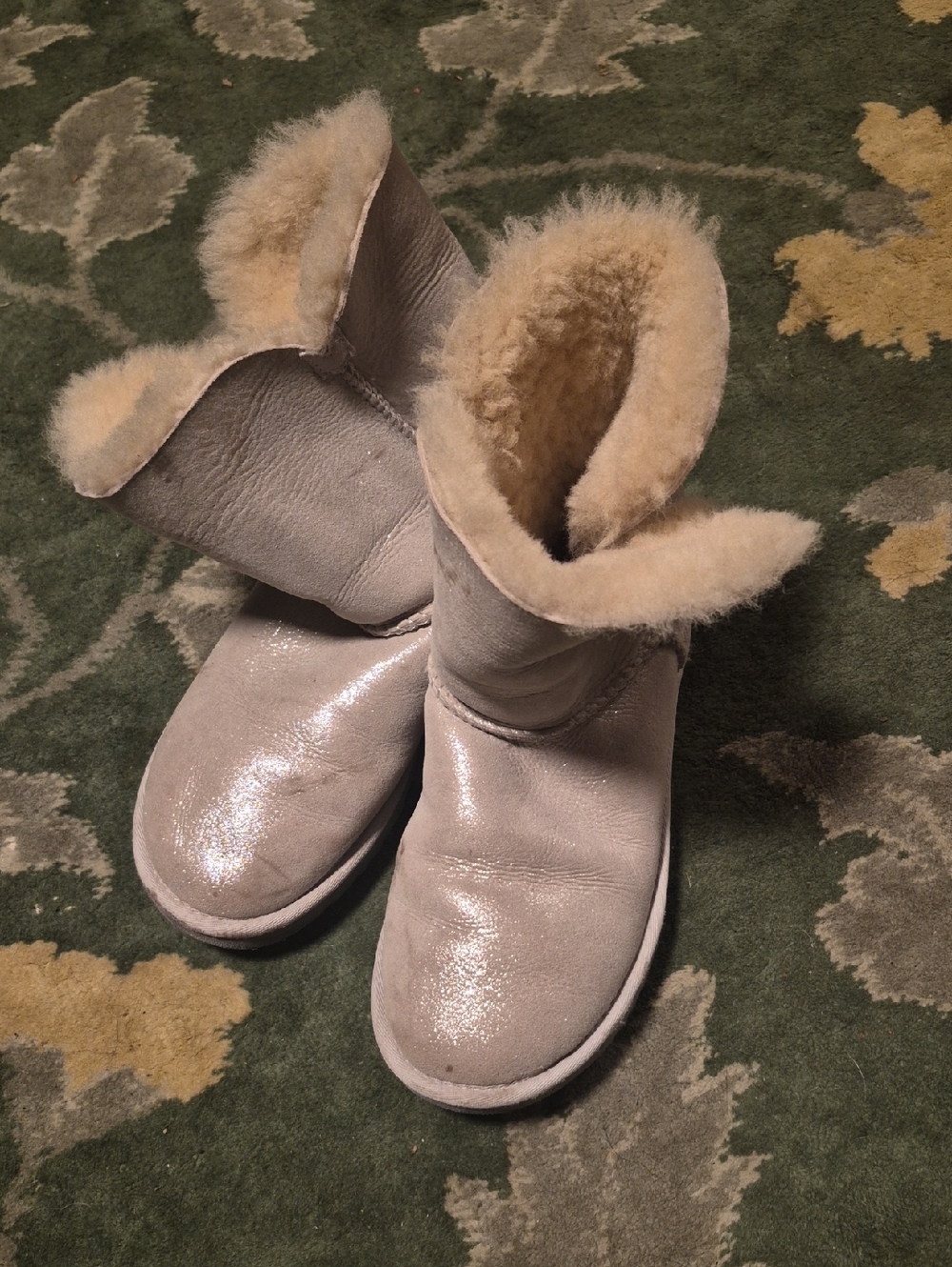 UGG Women's Short Winter Boots in Light Beige with Shearling